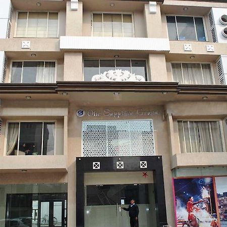 The Sapphire Grand Hotell Varanasi Exteriör bild