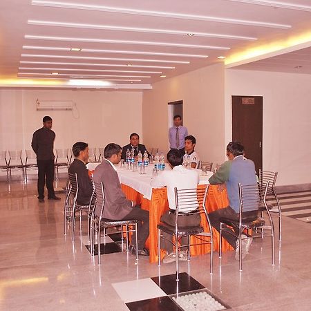 The Sapphire Grand Hotell Varanasi Exteriör bild