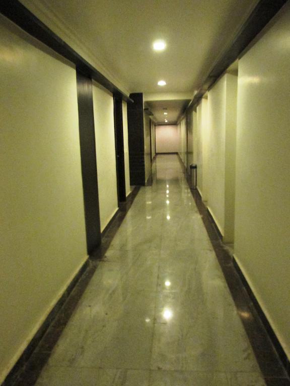 The Sapphire Grand Hotell Varanasi Exteriör bild
