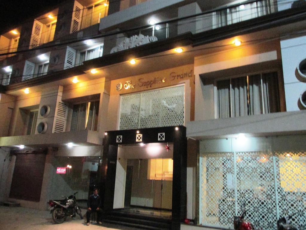 The Sapphire Grand Hotell Varanasi Exteriör bild