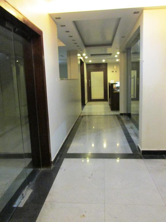 The Sapphire Grand Hotell Varanasi Exteriör bild