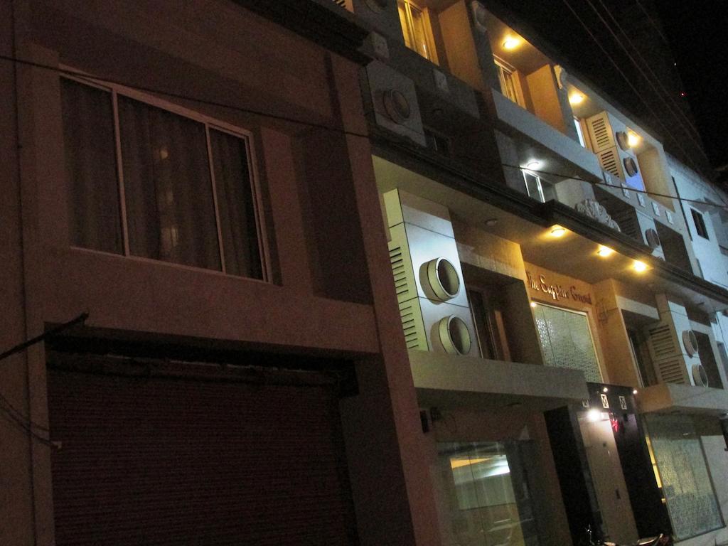 The Sapphire Grand Hotell Varanasi Exteriör bild