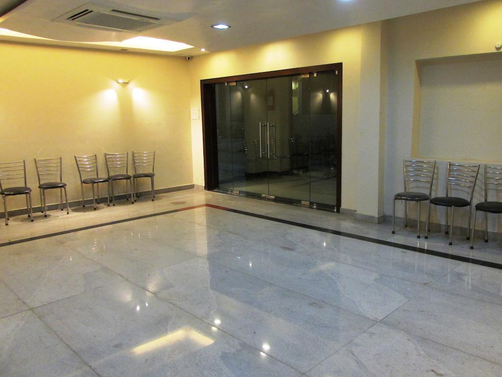The Sapphire Grand Hotell Varanasi Exteriör bild