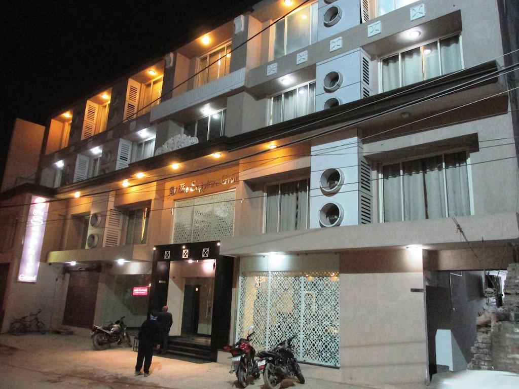 The Sapphire Grand Hotell Varanasi Exteriör bild