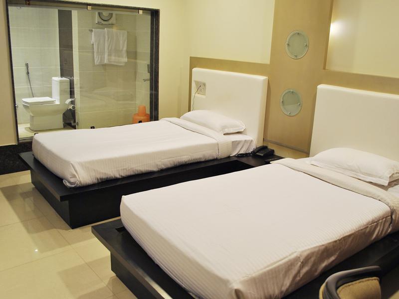 The Sapphire Grand Hotell Varanasi Exteriör bild