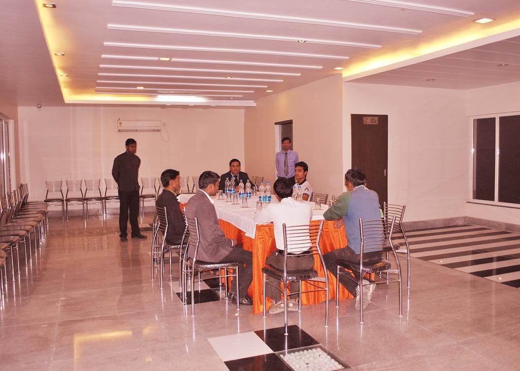 The Sapphire Grand Hotell Varanasi Exteriör bild