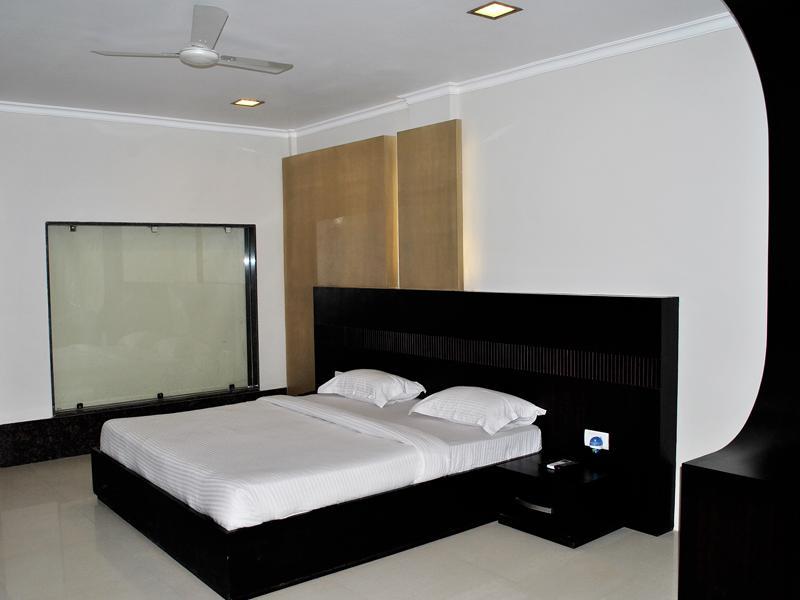 The Sapphire Grand Hotell Varanasi Exteriör bild